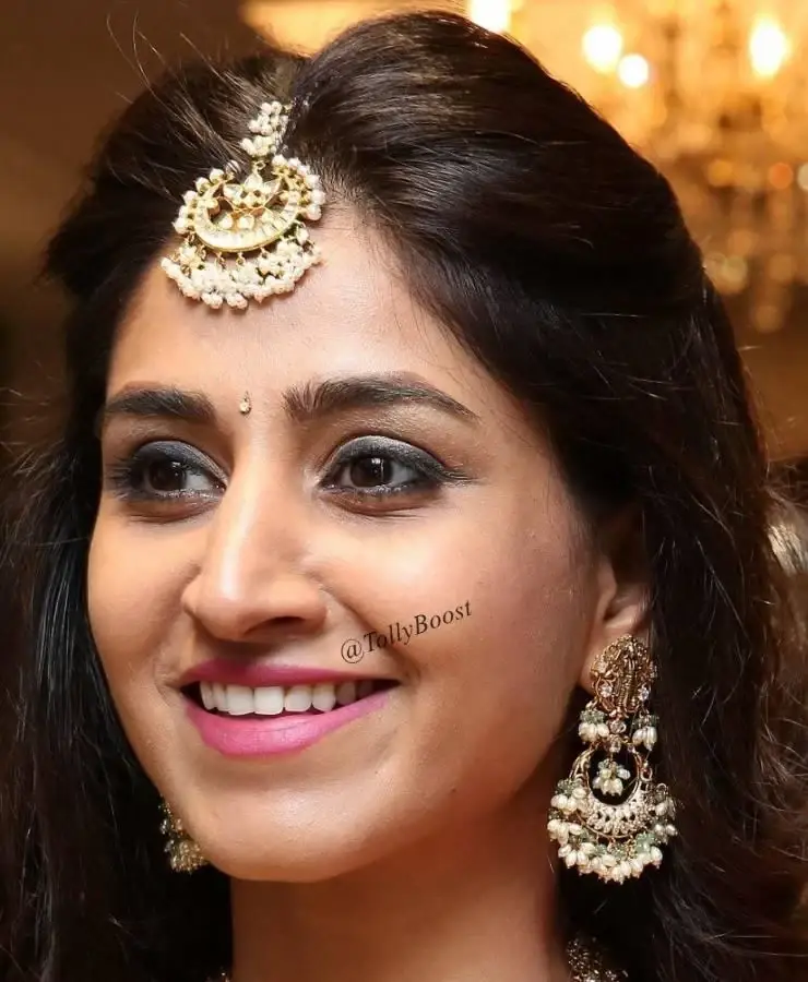 Indian TV Girl Varshini Sounderajan Beautiful Jewelry Face Closeup